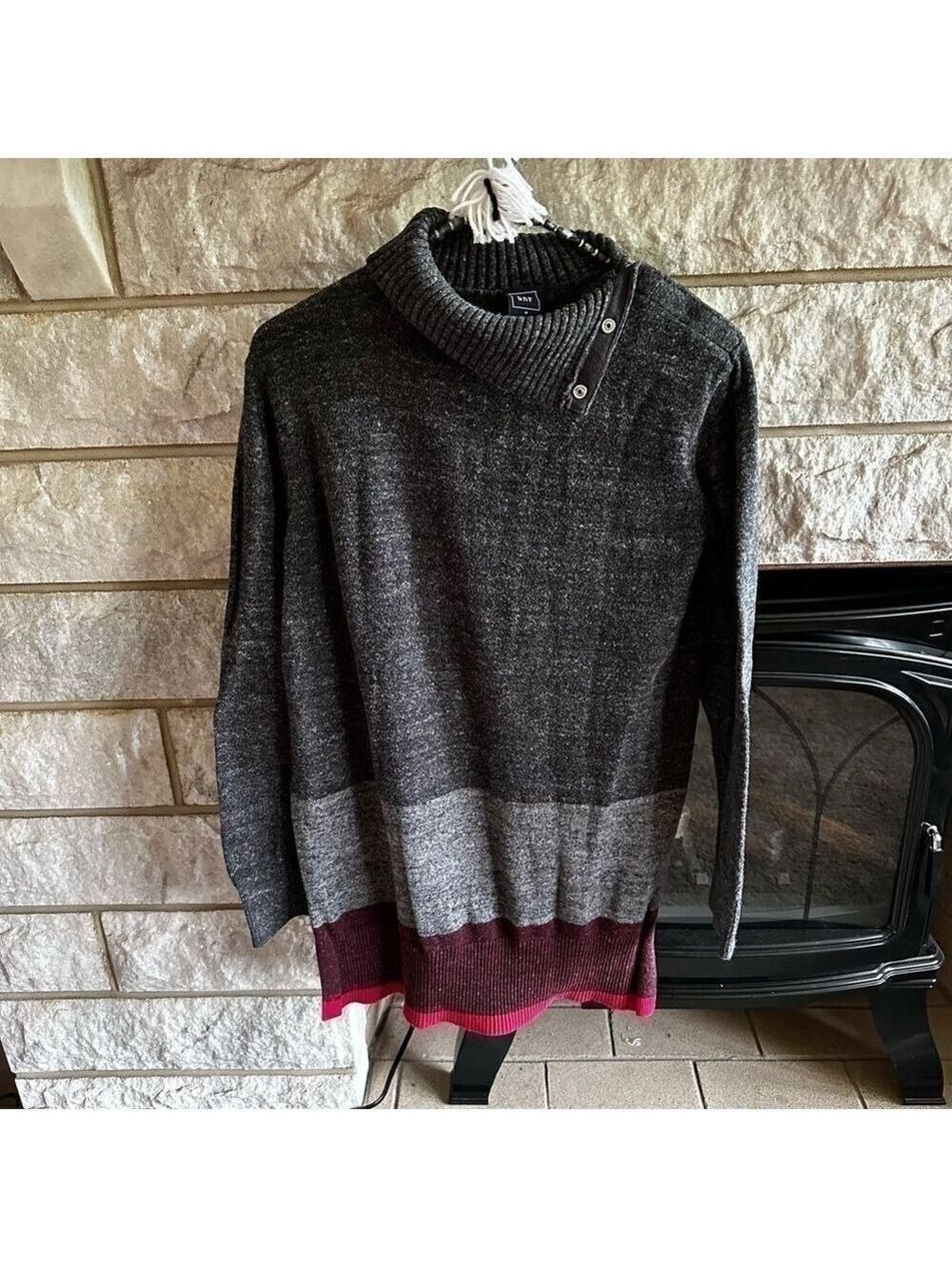 GAP turtleneck sweater gray pink snap neckline